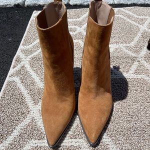 Saks Fifth Avenue Woman’s booties size 9